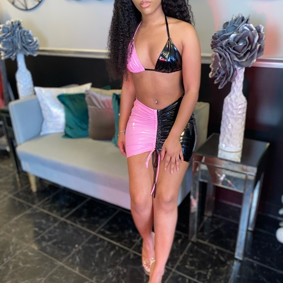 Women’s Shiny Leather Vinyl two piece skirt and bra set - Picture 3 of 4